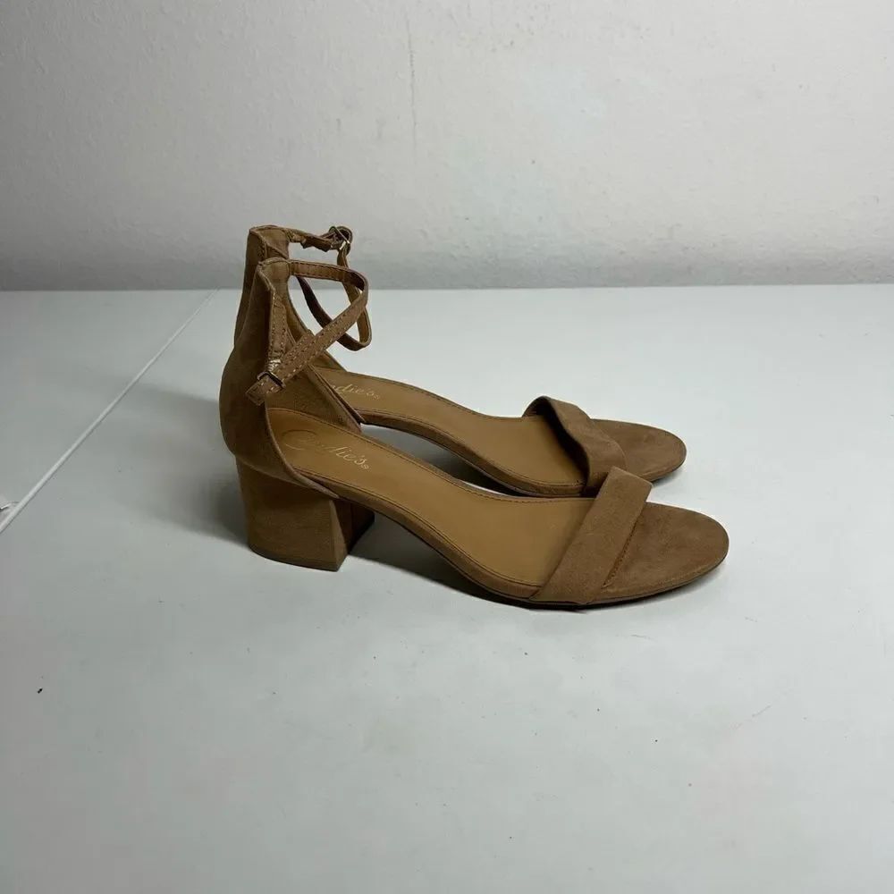 Candie’s Womens Tan Faux Suede Sandals Size 9,5 M EUC Block Heel Ankle Strap